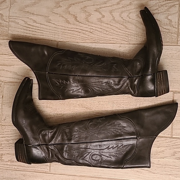 Ariat Over The Knee Boots in a Size 9.5 in a Taupe-Brown Color! - Picture 2 of 11